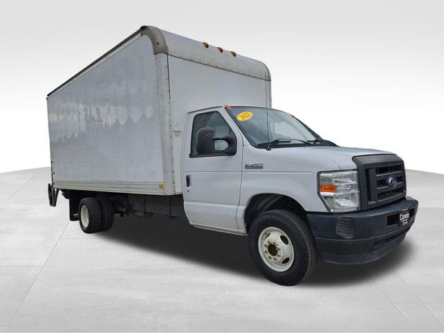 2022 Ford E-Series Cutaway CUTWY in White — front three-quarter view