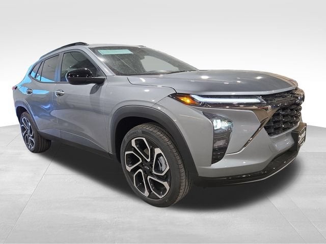 2026 Chevrolet Trax 2RS in Sterling Gray Metallic — front three-quarter view